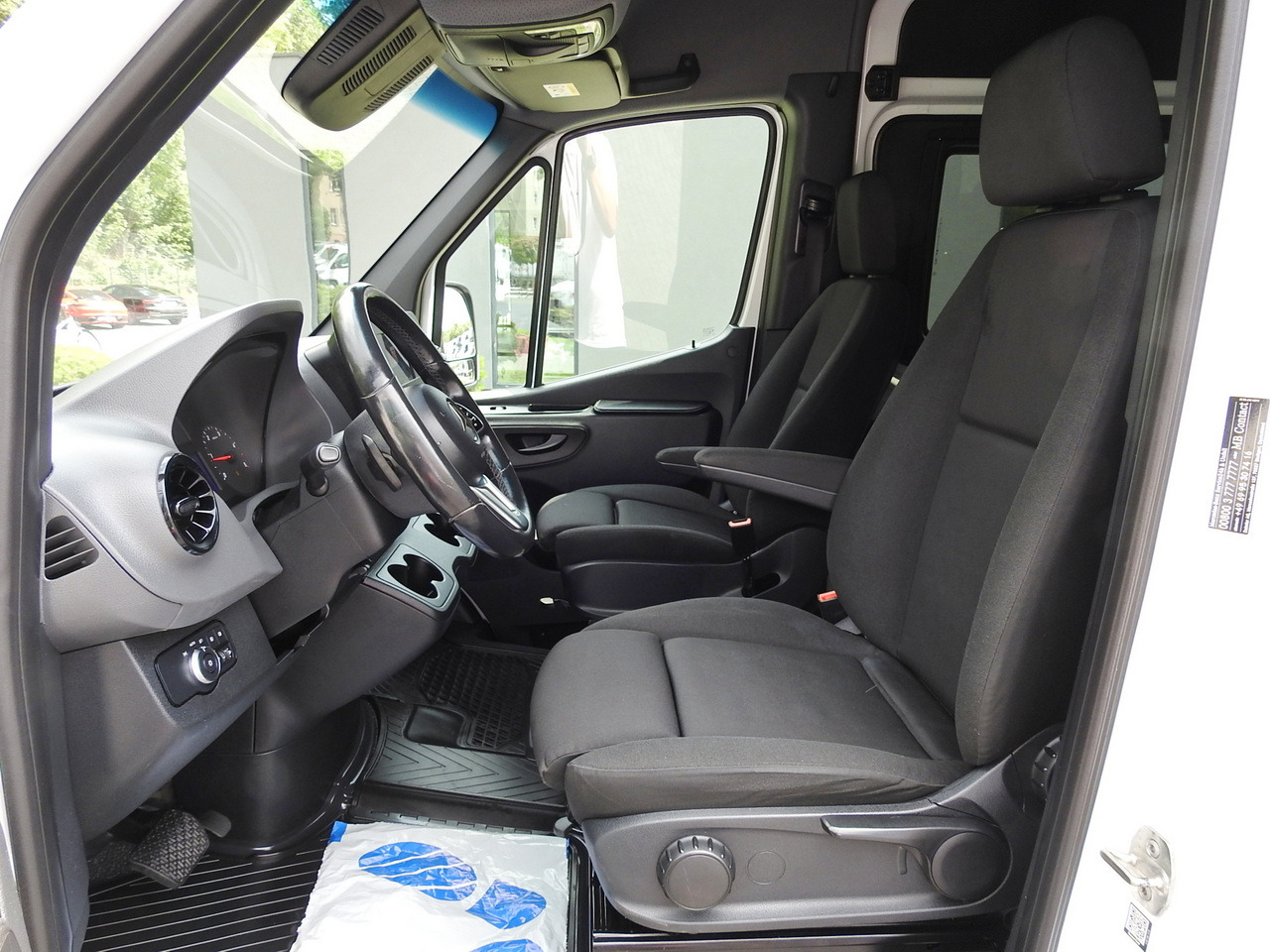 Pakettiauto MERCEDES SPRINTER BOX DELIVERY VAN 5 SEATS CRUISE CONTROL NAVIGATION AIR CONDITIONING AUTOMATIC TRANSMISSION   160HP: kuva Pakettiauto MERCEDES SPRINTER BOX DELIVERY VAN 5 SEATS CRUISE CONTROL NAVIGATION AIR CONDITIONING AUTOMATIC TRANSMISSION   160HP