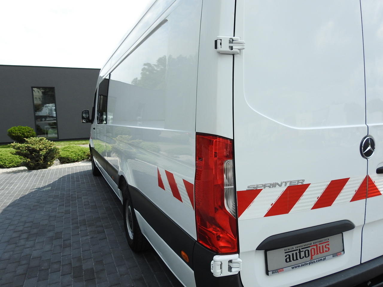 Pakettiauto MERCEDES SPRINTER BOX DELIVERY VAN 5 SEATS CRUISE CONTROL NAVIGATION AIR CONDITIONING AUTOMATIC TRANSMISSION   160HP: kuva Pakettiauto MERCEDES SPRINTER BOX DELIVERY VAN 5 SEATS CRUISE CONTROL NAVIGATION AIR CONDITIONING AUTOMATIC TRANSMISSION   160HP