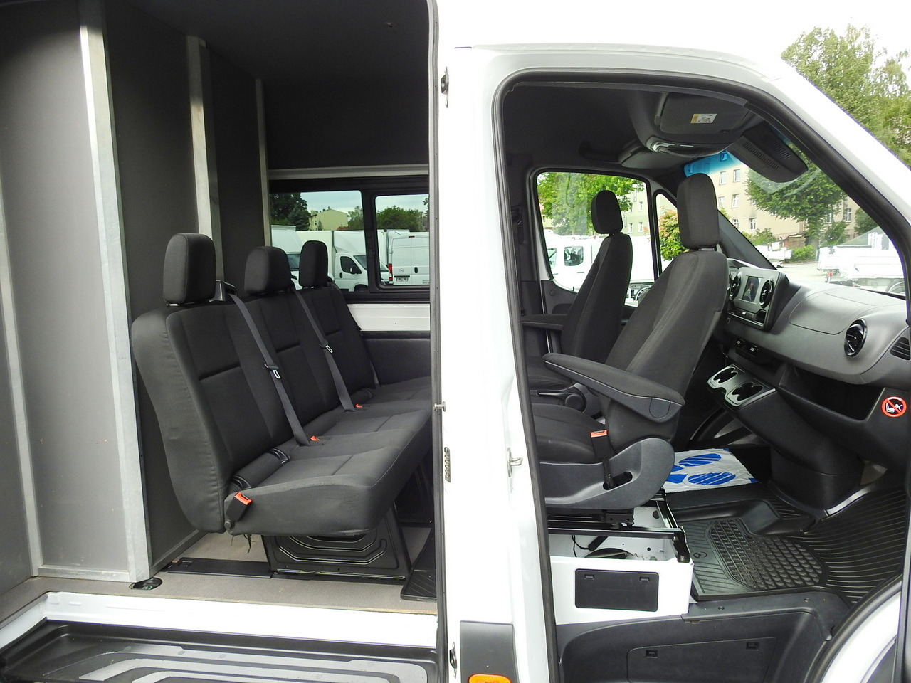 Pakettiauto MERCEDES SPRINTER BOX DELIVERY VAN 5 SEATS CRUISE CONTROL NAVIGATION AIR CONDITIONING AUTOMATIC TRANSMISSION   160HP: kuva Pakettiauto MERCEDES SPRINTER BOX DELIVERY VAN 5 SEATS CRUISE CONTROL NAVIGATION AIR CONDITIONING AUTOMATIC TRANSMISSION   160HP