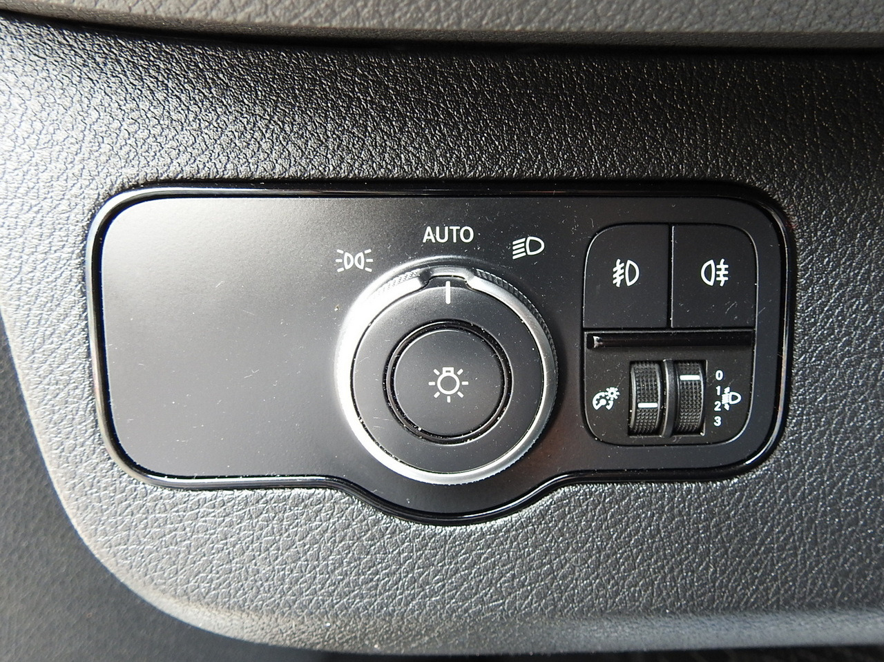 Pakettiauto MERCEDES SPRINTER BOX DELIVERY VAN 5 SEATS CRUISE CONTROL NAVIGATION AIR CONDITIONING AUTOMATIC TRANSMISSION   160HP: kuva Pakettiauto MERCEDES SPRINTER BOX DELIVERY VAN 5 SEATS CRUISE CONTROL NAVIGATION AIR CONDITIONING AUTOMATIC TRANSMISSION   160HP