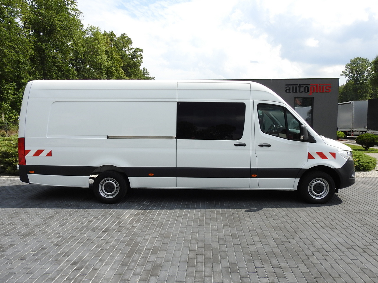 Pakettiauto MERCEDES SPRINTER BOX DELIVERY VAN 5 SEATS CRUISE CONTROL NAVIGATION AIR CONDITIONING AUTOMATIC TRANSMISSION   160HP: kuva Pakettiauto MERCEDES SPRINTER BOX DELIVERY VAN 5 SEATS CRUISE CONTROL NAVIGATION AIR CONDITIONING AUTOMATIC TRANSMISSION   160HP
