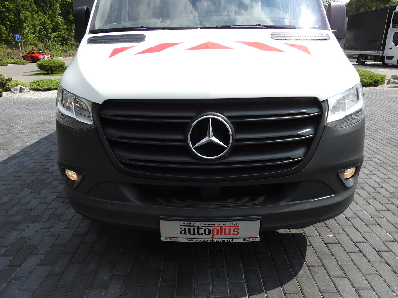 Pakettiauto MERCEDES SPRINTER BOX DELIVERY VAN 5 SEATS CRUISE CONTROL NAVIGATION AIR CONDITIONING AUTOMATIC TRANSMISSION   160HP: kuva Pakettiauto MERCEDES SPRINTER BOX DELIVERY VAN 5 SEATS CRUISE CONTROL NAVIGATION AIR CONDITIONING AUTOMATIC TRANSMISSION   160HP