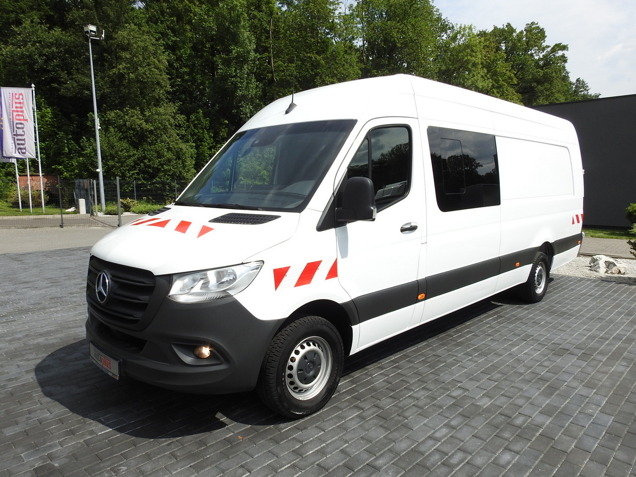 Pakettiauto MERCEDES SPRINTER BOX DELIVERY VAN 5 SEATS CRUISE CONTROL NAVIGATION AIR CONDITIONING AUTOMATIC TRANSMISSION   160HP: kuva Pakettiauto MERCEDES SPRINTER BOX DELIVERY VAN 5 SEATS CRUISE CONTROL NAVIGATION AIR CONDITIONING AUTOMATIC TRANSMISSION   160HP