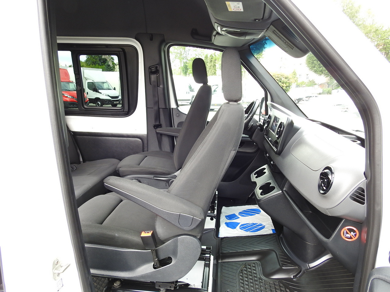 Pakettiauto MERCEDES SPRINTER BOX DELIVERY VAN 5 SEATS CRUISE CONTROL NAVIGATION AIR CONDITIONING AUTOMATIC TRANSMISSION   160HP: kuva Pakettiauto MERCEDES SPRINTER BOX DELIVERY VAN 5 SEATS CRUISE CONTROL NAVIGATION AIR CONDITIONING AUTOMATIC TRANSMISSION   160HP