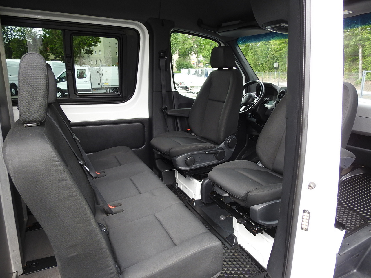 Pakettiauto MERCEDES SPRINTER BOX DELIVERY VAN 5 SEATS CRUISE CONTROL NAVIGATION AIR CONDITIONING AUTOMATIC TRANSMISSION   160HP: kuva Pakettiauto MERCEDES SPRINTER BOX DELIVERY VAN 5 SEATS CRUISE CONTROL NAVIGATION AIR CONDITIONING AUTOMATIC TRANSMISSION   160HP