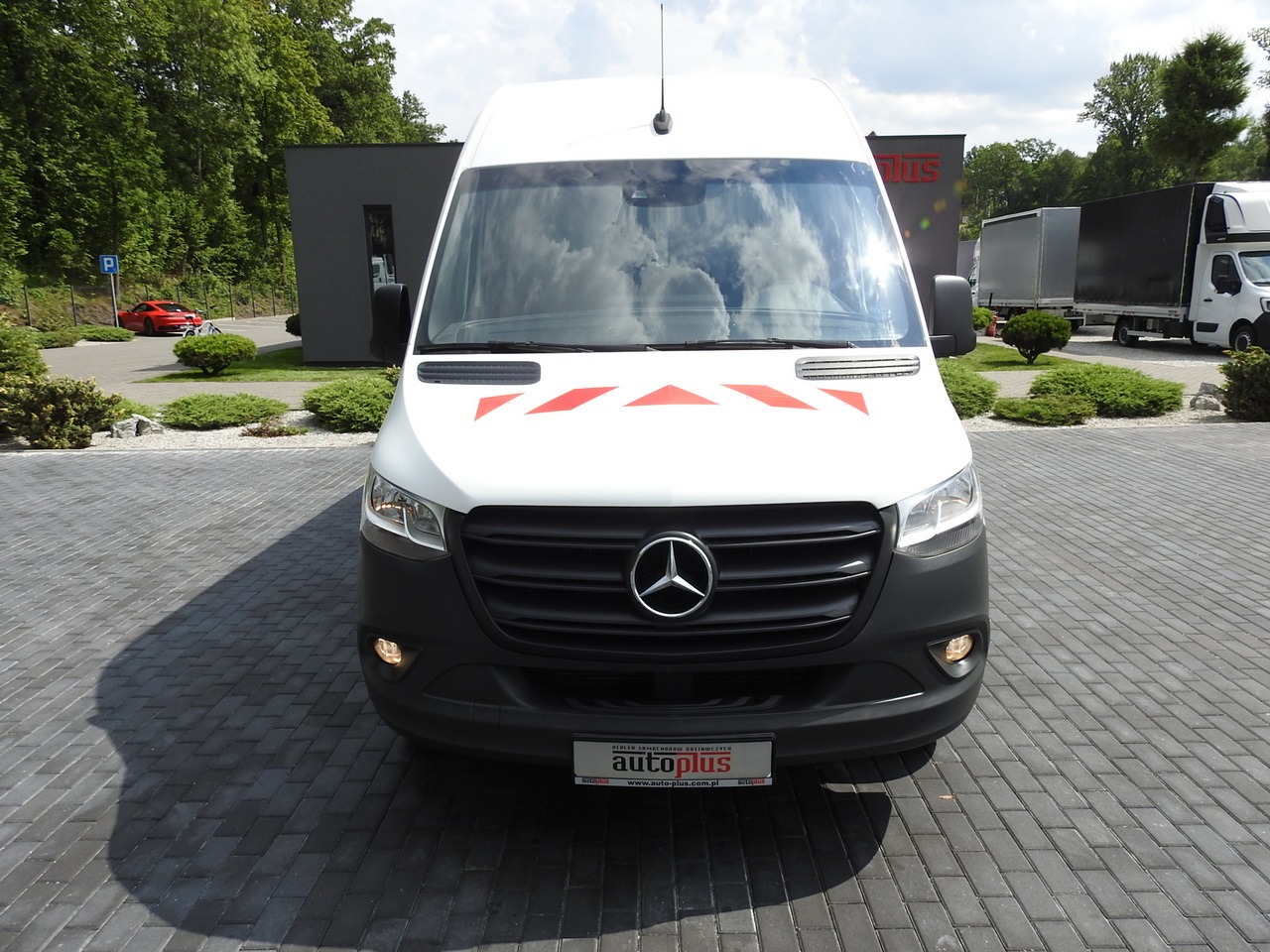 Pakettiauto MERCEDES SPRINTER BOX DELIVERY VAN 5 SEATS CRUISE CONTROL NAVIGATION AIR CONDITIONING AUTOMATIC TRANSMISSION   160HP: kuva Pakettiauto MERCEDES SPRINTER BOX DELIVERY VAN 5 SEATS CRUISE CONTROL NAVIGATION AIR CONDITIONING AUTOMATIC TRANSMISSION   160HP