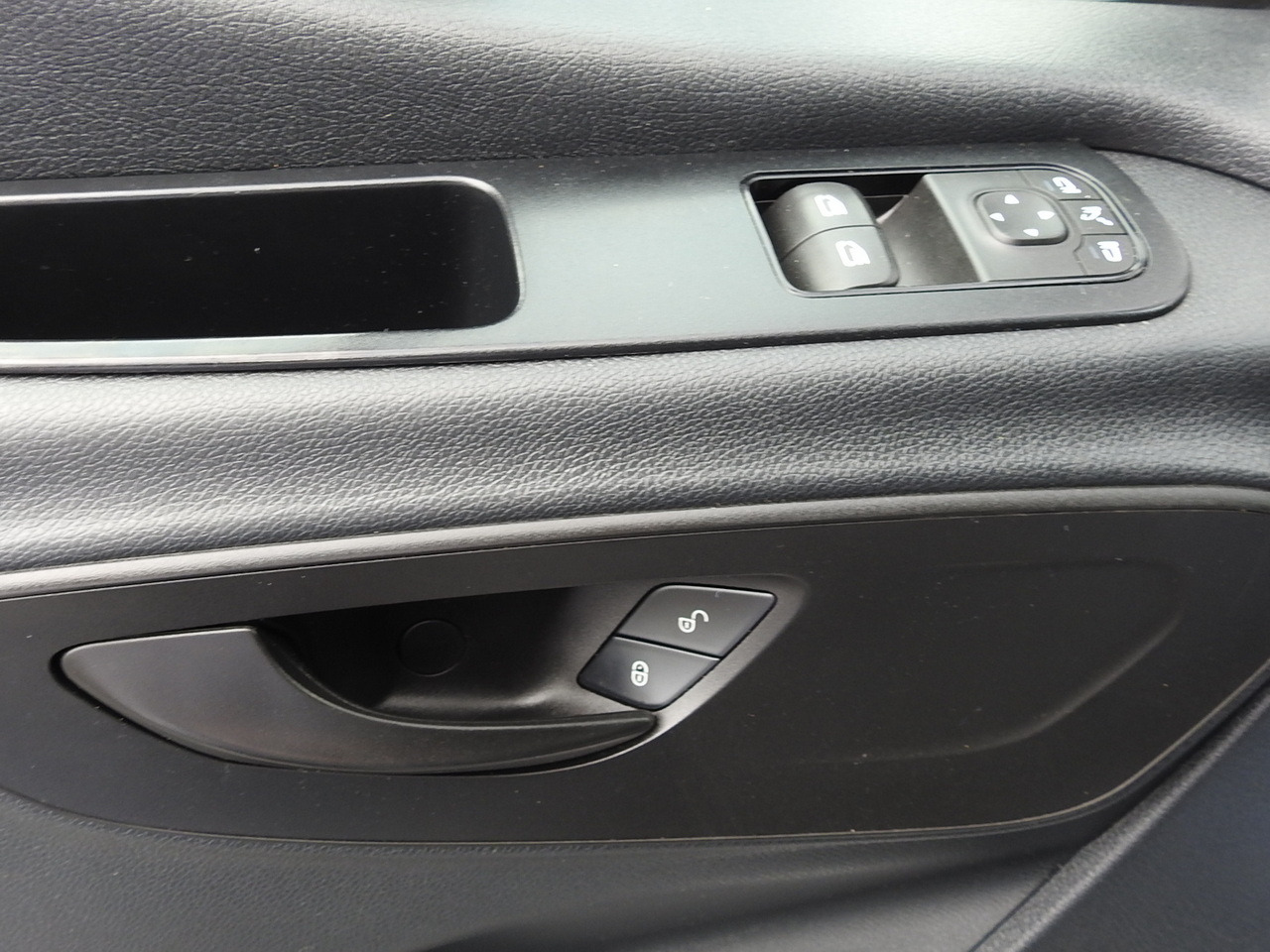 Pakettiauto MERCEDES SPRINTER BOX DELIVERY VAN 5 SEATS CRUISE CONTROL NAVIGATION AIR CONDITIONING AUTOMATIC TRANSMISSION   160HP: kuva Pakettiauto MERCEDES SPRINTER BOX DELIVERY VAN 5 SEATS CRUISE CONTROL NAVIGATION AIR CONDITIONING AUTOMATIC TRANSMISSION   160HP