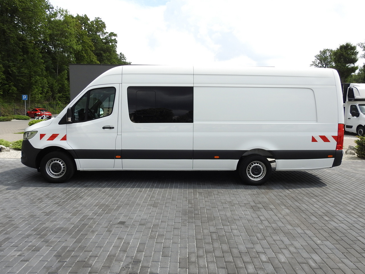 Pakettiauto MERCEDES SPRINTER BOX DELIVERY VAN 5 SEATS CRUISE CONTROL NAVIGATION AIR CONDITIONING AUTOMATIC TRANSMISSION   160HP: kuva Pakettiauto MERCEDES SPRINTER BOX DELIVERY VAN 5 SEATS CRUISE CONTROL NAVIGATION AIR CONDITIONING AUTOMATIC TRANSMISSION   160HP