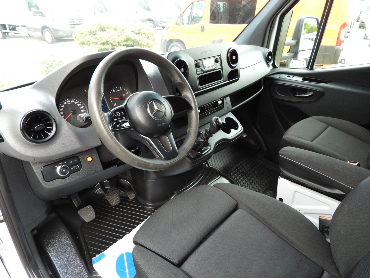Mercedes-Benz SPRINTER 316 PRITSCHE PLANE AUFZUG 10 PALETTEN - Pressukapelli tavara-auto, Jatko-ohjaamo kevyt kuorma-auto: kuva Mercedes-Benz SPRINTER 316 PRITSCHE PLANE AUFZUG 10 PALETTEN - Pressukapelli tavara-auto, Jatko-ohjaamo kevyt kuorma-auto Mercedes-Benz SPRINTER 316 PRITSCHE PLANE AUFZUG 10 PALETTEN - Pressukapelli tavara-auto, Jatko-ohjaamo kevyt kuorma-auto: kuva Mercedes-Benz SPRINTER 316 PRITSCHE PLANE AUFZUG 10 PALETTEN - Pressukapelli tavara-auto, Jatko-ohjaamo kevyt kuorma-auto