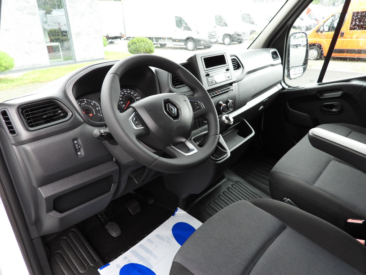 RENAULT MASTER BOX LIFT 8 PALLETS CRUISE CONTROL LED LIGHTS AIR CONDITIONING 145HP - Jakeluauto: kuva RENAULT MASTER BOX LIFT 8 PALLETS CRUISE CONTROL LED LIGHTS AIR CONDITIONING 145HP - Jakeluauto RENAULT MASTER BOX LIFT 8 PALLETS CRUISE CONTROL LED LIGHTS AIR CONDITIONING 145HP - Jakeluauto: kuva RENAULT MASTER BOX LIFT 8 PALLETS CRUISE CONTROL LED LIGHTS AIR CONDITIONING 145HP - Jakeluauto