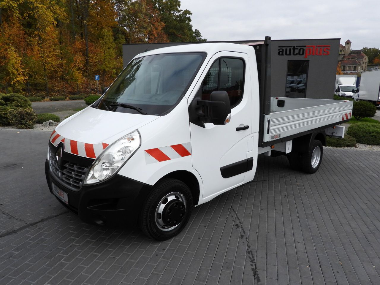 Avolava pakettiauto RENAULT MASTER STAKE BODY CRUISE CONTROL NAVIGATION TWIN WHEELS AIR CONDITIONING  130HP: kuva Avolava pakettiauto RENAULT MASTER STAKE BODY CRUISE CONTROL NAVIGATION TWIN WHEELS AIR CONDITIONING  130HP