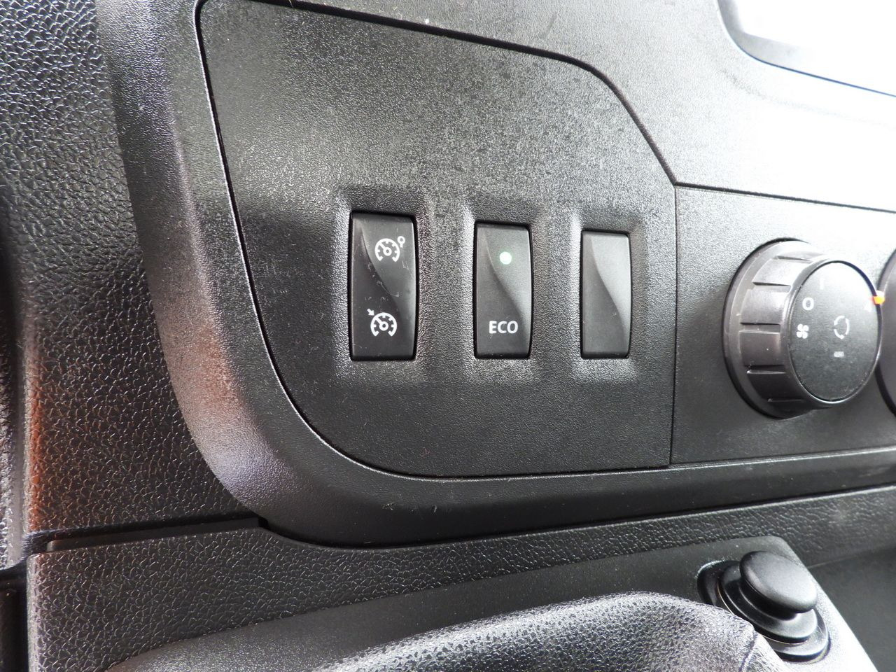 Avolava pakettiauto RENAULT MASTER STAKE BODY CRUISE CONTROL NAVIGATION TWIN WHEELS AIR CONDITIONING  130HP: kuva Avolava pakettiauto RENAULT MASTER STAKE BODY CRUISE CONTROL NAVIGATION TWIN WHEELS AIR CONDITIONING  130HP