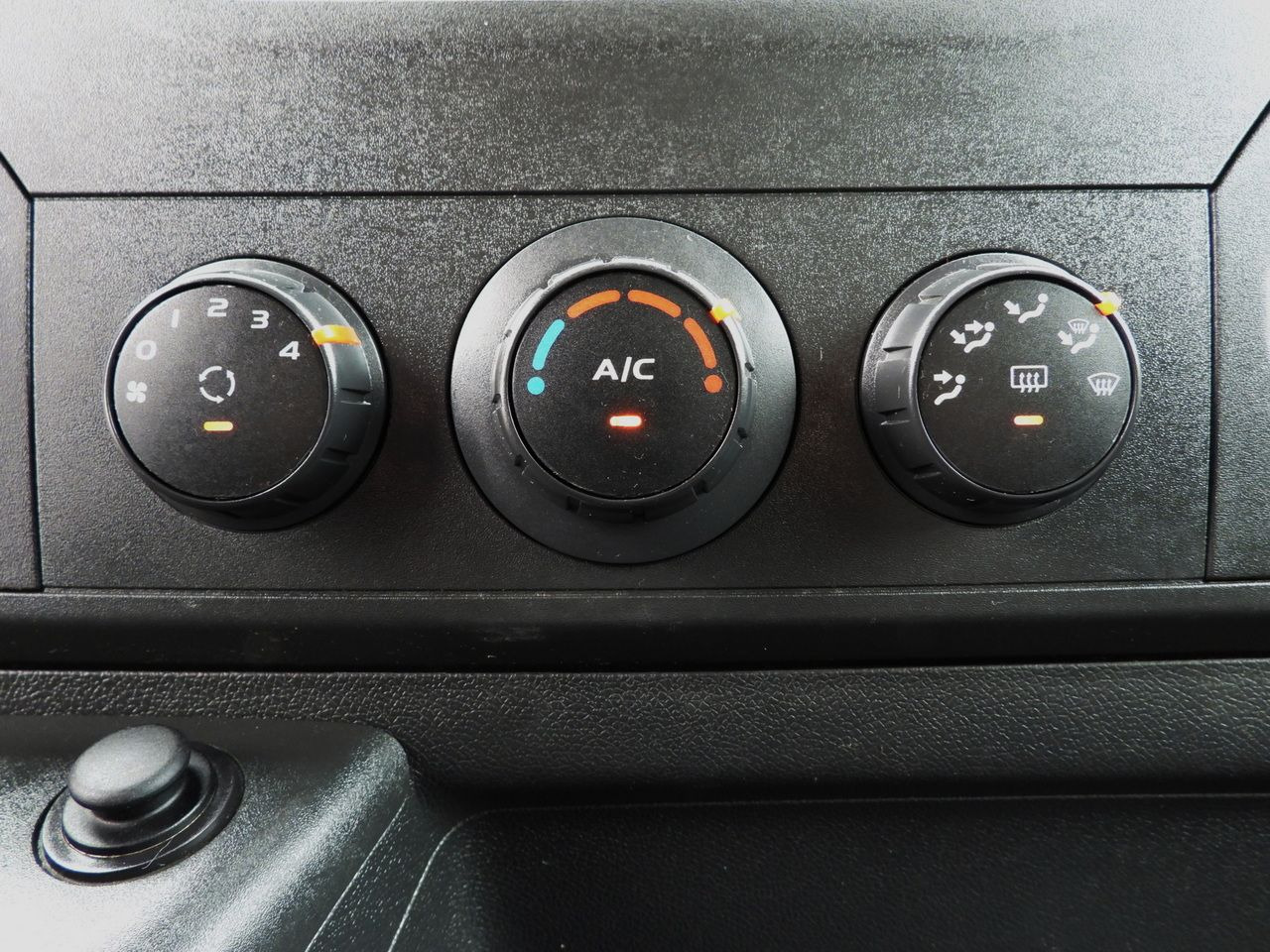 Avolava pakettiauto RENAULT MASTER STAKE BODY CRUISE CONTROL NAVIGATION TWIN WHEELS AIR CONDITIONING  130HP: kuva Avolava pakettiauto RENAULT MASTER STAKE BODY CRUISE CONTROL NAVIGATION TWIN WHEELS AIR CONDITIONING  130HP