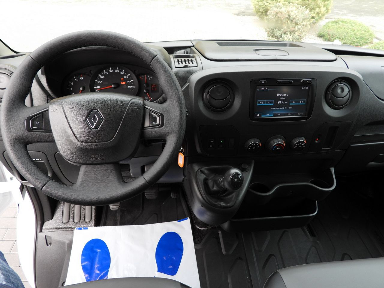 Avolava pakettiauto RENAULT MASTER STAKE BODY CRUISE CONTROL NAVIGATION TWIN WHEELS AIR CONDITIONING  130HP: kuva Avolava pakettiauto RENAULT MASTER STAKE BODY CRUISE CONTROL NAVIGATION TWIN WHEELS AIR CONDITIONING  130HP