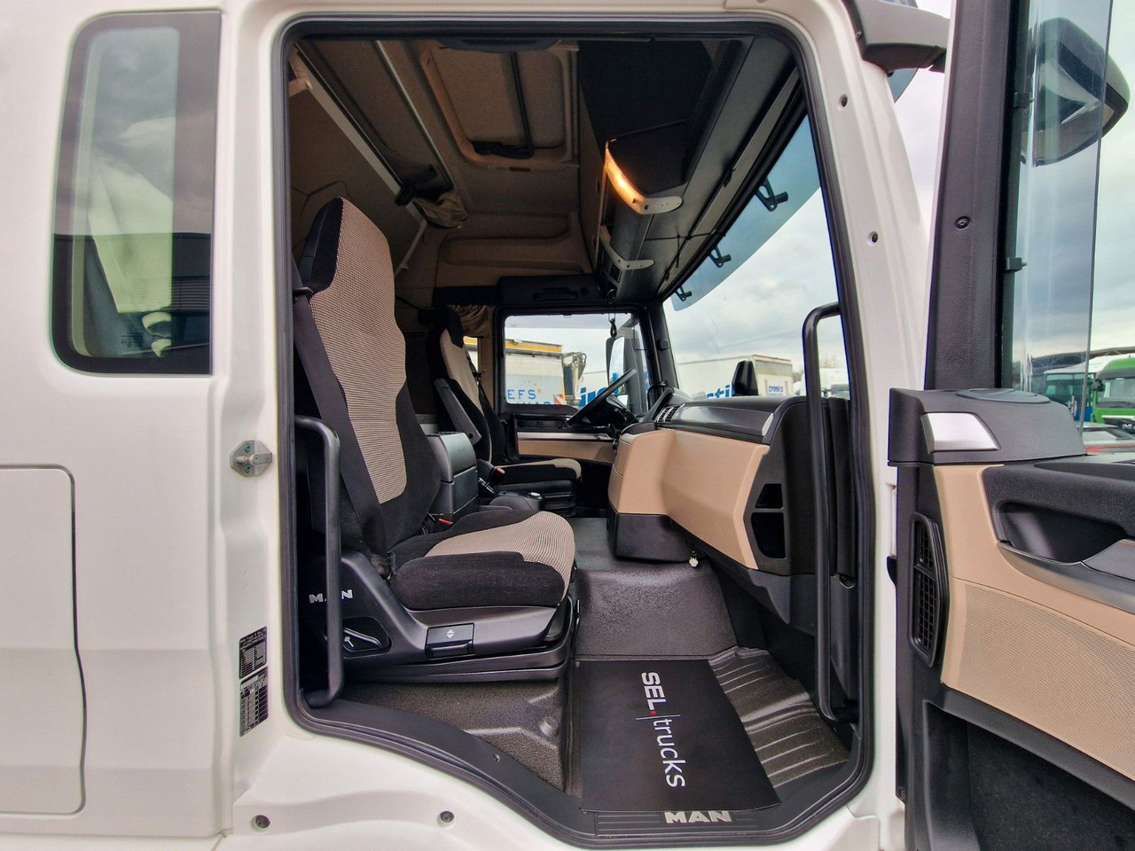 Kippiauto kuorma-auto MAN TGS 35.500.8X2-6 BL / Silosteller / Lenkachse: kuva Kippiauto kuorma-auto MAN TGS 35.500.8X2-6 BL / Silosteller / Lenkachse