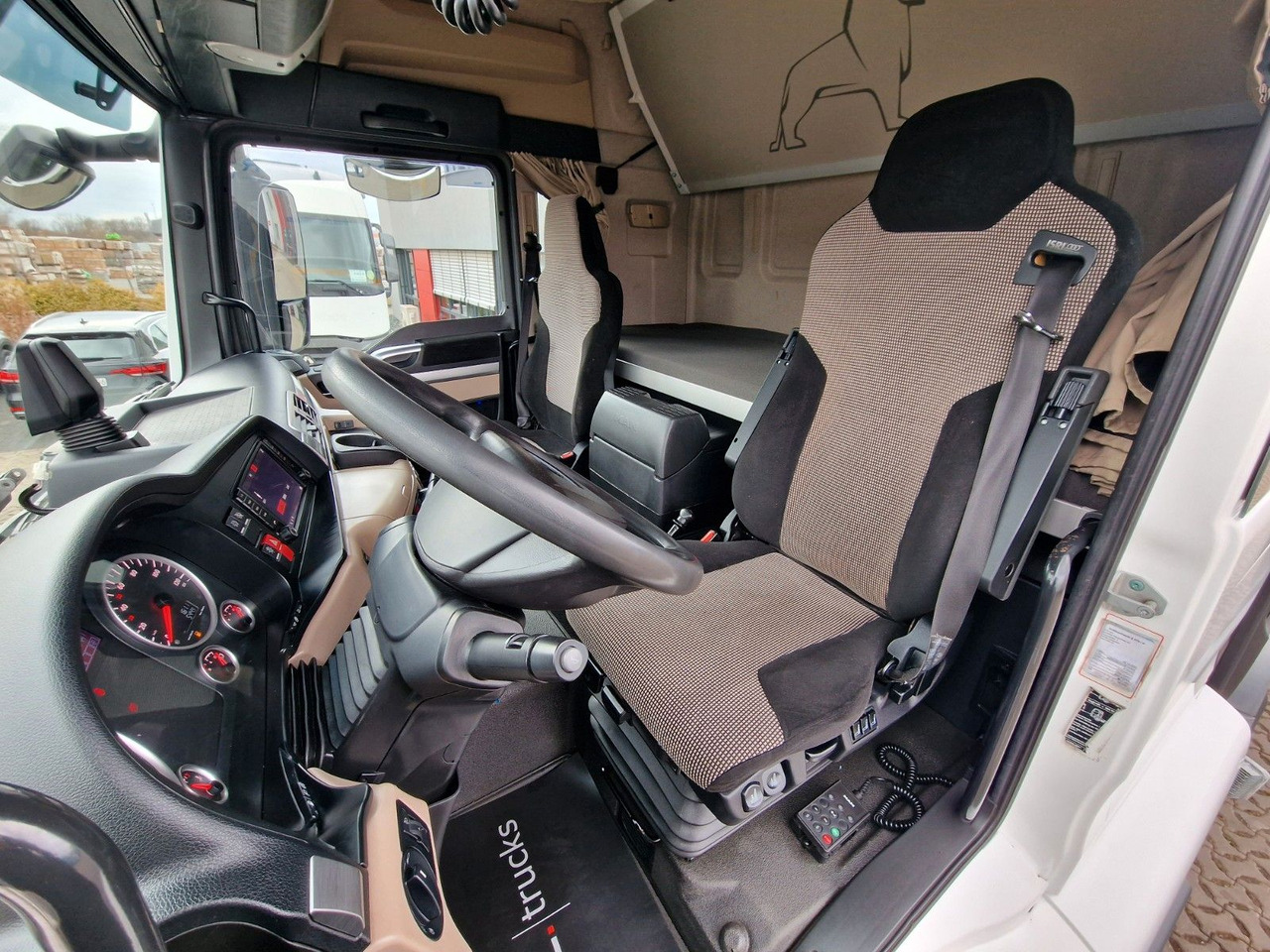 Kippiauto kuorma-auto MAN TGS 35.500.8X2-6 BL / Silosteller / Lenkachse: kuva Kippiauto kuorma-auto MAN TGS 35.500.8X2-6 BL / Silosteller / Lenkachse