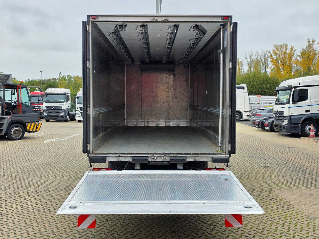 Mercedes-Benz Atego 1523 / LBW / ROHRBAHN/ Carrier - Refrigeraattori kuorma-auto: kuva Mercedes-Benz Atego 1523 / LBW / ROHRBAHN/ Carrier - Refrigeraattori kuorma-auto Mercedes-Benz Atego 1523 / LBW / ROHRBAHN/ Carrier - Refrigeraattori kuorma-auto: kuva Mercedes-Benz Atego 1523 / LBW / ROHRBAHN/ Carrier - Refrigeraattori kuorma-auto