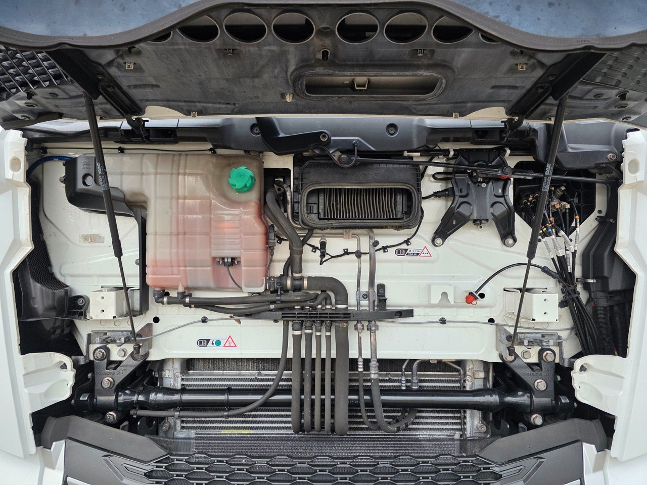 Vetopöytäauto DAF XF 530 FT / Intarder / 2 Tanks / Stanklima / 6E: kuva Vetopöytäauto DAF XF 530 FT / Intarder / 2 Tanks / Stanklima / 6E