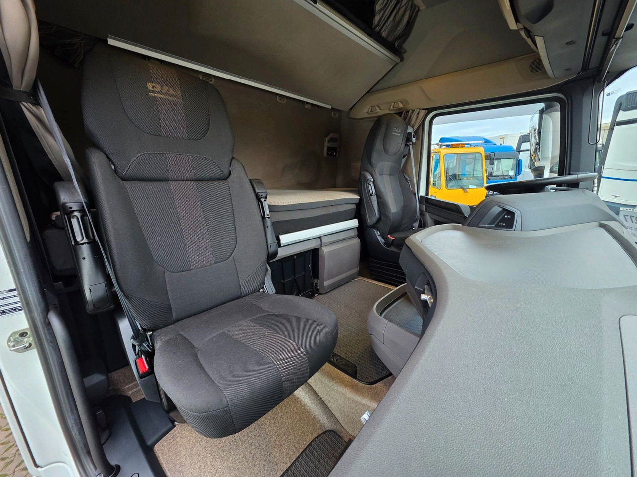 Vetopöytäauto DAF XF 530 FT / Intarder / 2 Tanks / Stanklima / 6E: kuva Vetopöytäauto DAF XF 530 FT / Intarder / 2 Tanks / Stanklima / 6E