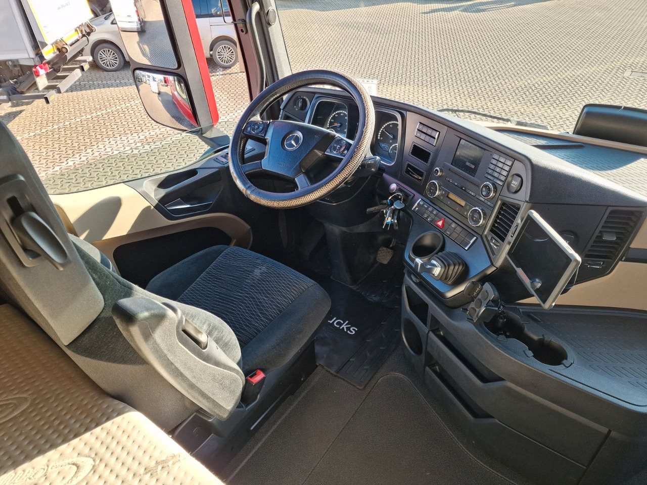 Vetopöytäauto Mercedes-Benz Actros 1845 / Retarder / Standklima / Xenon: kuva Vetopöytäauto Mercedes-Benz Actros 1845 / Retarder / Standklima / Xenon