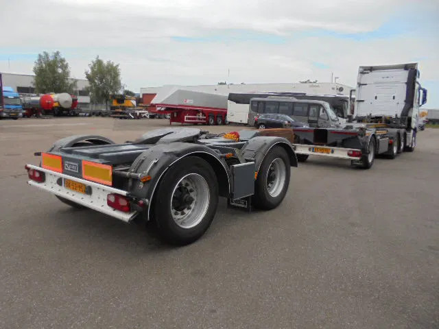 Konttialus/ Vaihtokuormatilat puoliperävaunu D-Tec DOLLY + TRAILER LZV: kuva Konttialus/ Vaihtokuormatilat puoliperävaunu D-Tec DOLLY + TRAILER LZV