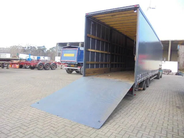 Fruehauf ONCZ 30-218 A - Apuvaunu puoliperävaunu: kuva Fruehauf ONCZ 30-218 A - Apuvaunu puoliperävaunu Fruehauf ONCZ 30-218 A - Apuvaunu puoliperävaunu: kuva Fruehauf ONCZ 30-218 A - Apuvaunu puoliperävaunu