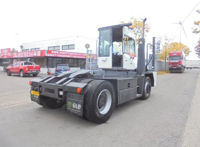 Kalmar TT616I TT616IC-9-L1A8 - Terminaalitraktori: kuva Kalmar TT616I TT616IC-9-L1A8 - Terminaalitraktori Kalmar TT616I TT616IC-9-L1A8 - Terminaalitraktori: kuva Kalmar TT616I TT616IC-9-L1A8 - Terminaalitraktori