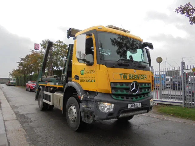 Mercedes-Benz Antos 1824 4X2 - Kuorma-auto - vaijerivaihtolava: kuva Mercedes-Benz Antos 1824 4X2 - Kuorma-auto - vaijerivaihtolava Mercedes-Benz Antos 1824 4X2 - Kuorma-auto - vaijerivaihtolava: kuva Mercedes-Benz Antos 1824 4X2 - Kuorma-auto - vaijerivaihtolava