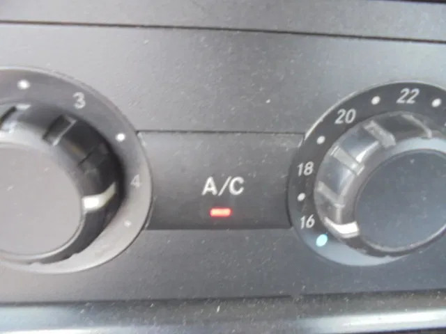 Kuorma-auto - vaijerivaihtolava Mercedes-Benz Antos 2733: kuva Kuorma-auto - vaijerivaihtolava Mercedes-Benz Antos 2733 Kuorma-auto - vaijerivaihtolava Mercedes-Benz Antos 2733: kuva Kuorma-auto - vaijerivaihtolava Mercedes-Benz Antos 2733