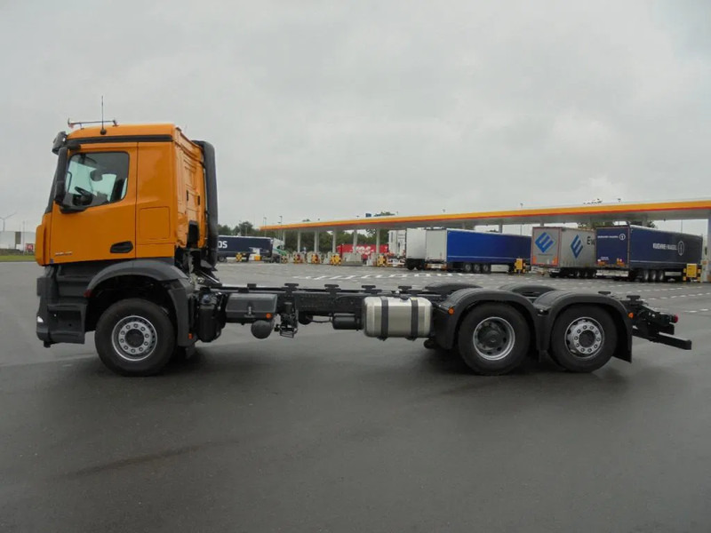 Mercedes-Benz Arocs AROCS 2848 6X2 MET FABRIEKS GARANTIE - Kuorma-auto alusta: kuva Mercedes-Benz Arocs AROCS 2848 6X2 MET FABRIEKS GARANTIE - Kuorma-auto alusta Mercedes-Benz Arocs AROCS 2848 6X2 MET FABRIEKS GARANTIE - Kuorma-auto alusta: kuva Mercedes-Benz Arocs AROCS 2848 6X2 MET FABRIEKS GARANTIE - Kuorma-auto alusta
