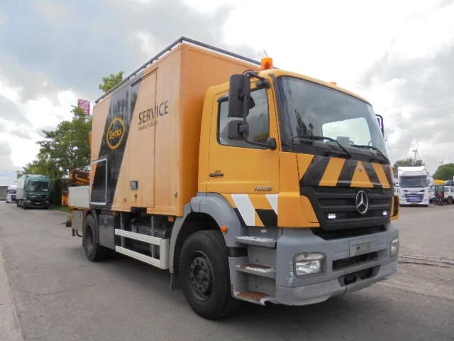 Mercedes-Benz Axor 1828 - Nosturiauto: kuva Mercedes-Benz Axor 1828 - Nosturiauto Mercedes-Benz Axor 1828 - Nosturiauto: kuva Mercedes-Benz Axor 1828 - Nosturiauto