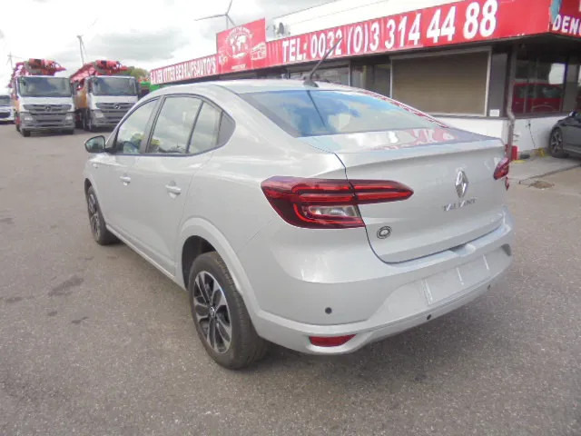 Uusi Sedan Renault Taliant 1.0 TURBO NEW TAX FREE: kuva Uusi Sedan Renault Taliant 1.0 TURBO NEW TAX FREE