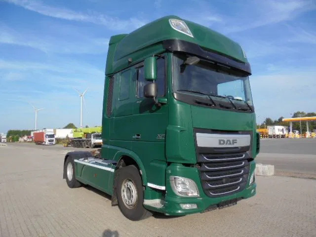 DAF XF 106.460 SUPER SPACE CAB - Vetopöytäauto: kuva DAF XF 106.460 SUPER SPACE CAB - Vetopöytäauto DAF XF 106.460 SUPER SPACE CAB - Vetopöytäauto: kuva DAF XF 106.460 SUPER SPACE CAB - Vetopöytäauto