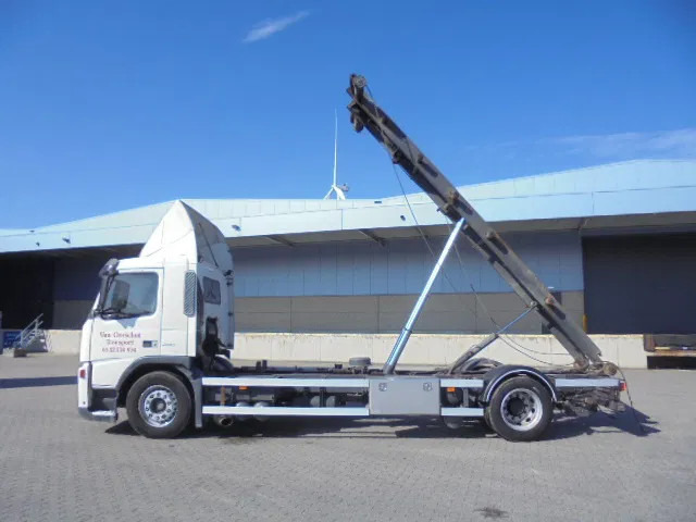 Volvo FM 260 MANUAL GEAR NL TRUCK - Kuorma-auto - vaijerivaihtolava: kuva Volvo FM 260 MANUAL GEAR NL TRUCK - Kuorma-auto - vaijerivaihtolava Volvo FM 260 MANUAL GEAR NL TRUCK - Kuorma-auto - vaijerivaihtolava: kuva Volvo FM 260 MANUAL GEAR NL TRUCK - Kuorma-auto - vaijerivaihtolava