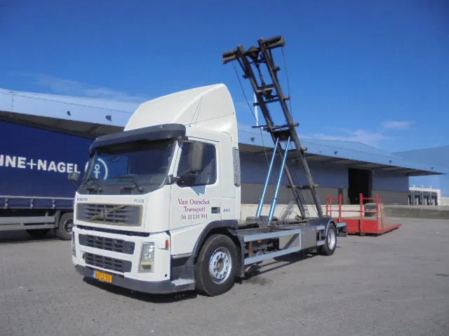 Volvo FM 260 MANUAL GEAR NL TRUCK - Kuorma-auto - vaijerivaihtolava: kuva Volvo FM 260 MANUAL GEAR NL TRUCK - Kuorma-auto - vaijerivaihtolava Volvo FM 260 MANUAL GEAR NL TRUCK - Kuorma-auto - vaijerivaihtolava: kuva Volvo FM 260 MANUAL GEAR NL TRUCK - Kuorma-auto - vaijerivaihtolava