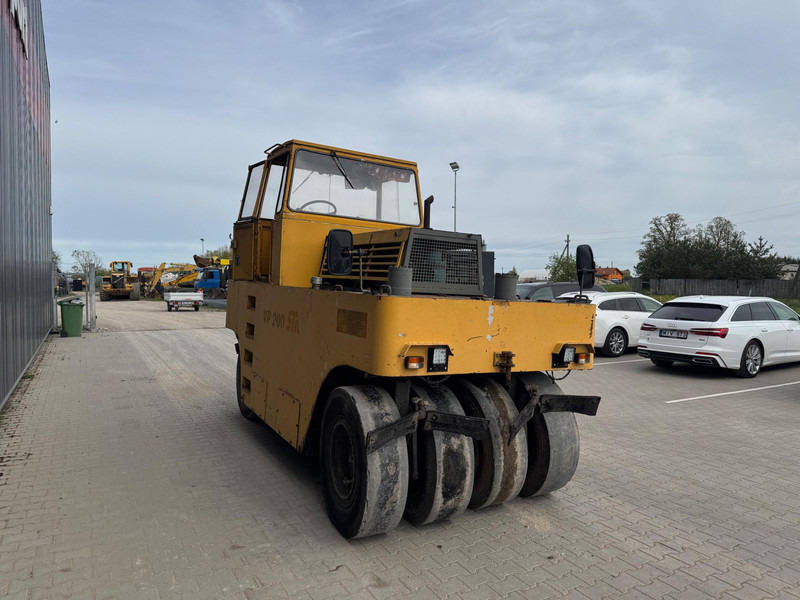 Stavostroj VP200 - Kumipyoräjyrä: kuva Stavostroj VP200 - Kumipyoräjyrä Stavostroj VP200 - Kumipyoräjyrä: kuva Stavostroj VP200 - Kumipyoräjyrä