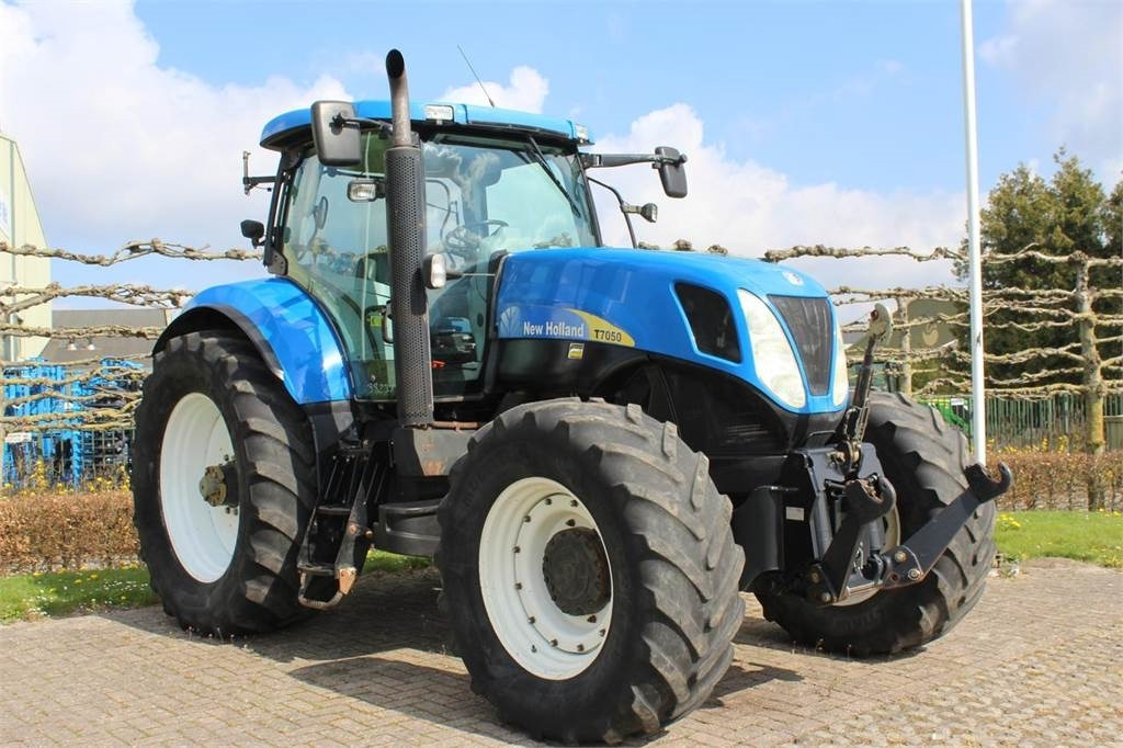 New Holland T7050 - Traktori: kuva New Holland T7050 - Traktori New Holland T7050 - Traktori: kuva New Holland T7050 - Traktori