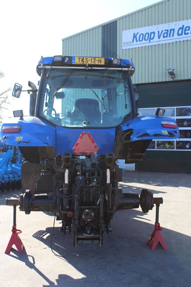 New Holland T8020 - Traktori: kuva New Holland T8020 - Traktori New Holland T8020 - Traktori: kuva New Holland T8020 - Traktori