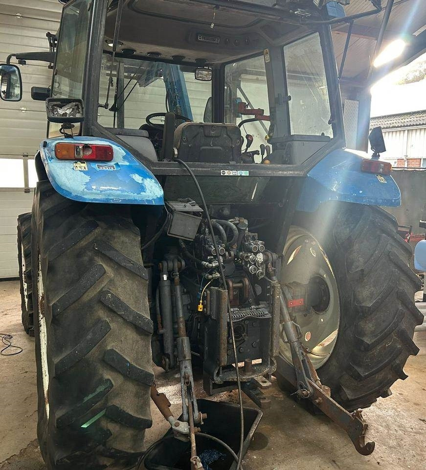 New Holland TS 90 - Traktori: kuva New Holland TS 90 - Traktori New Holland TS 90 - Traktori: kuva New Holland TS 90 - Traktori