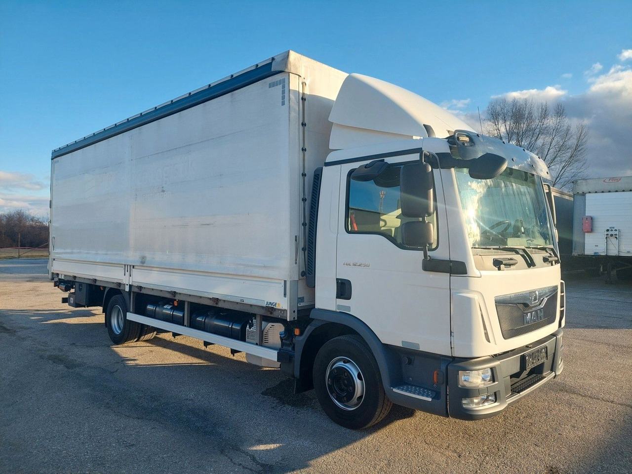 MAN TGL 12.250 BL 4x2 Edscha L 7,28 m - Pressukapelli kuorma-auto: kuva MAN TGL 12.250 BL 4x2 Edscha L 7,28 m - Pressukapelli kuorma-auto MAN TGL 12.250 BL 4x2 Edscha L 7,28 m - Pressukapelli kuorma-auto: kuva MAN TGL 12.250 BL 4x2 Edscha L 7,28 m - Pressukapelli kuorma-auto