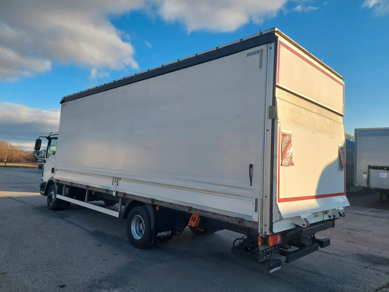 MAN TGL 12.250 BL 4x2 Edscha L 7,28 m - Pressukapelli kuorma-auto: kuva MAN TGL 12.250 BL 4x2 Edscha L 7,28 m - Pressukapelli kuorma-auto MAN TGL 12.250 BL 4x2 Edscha L 7,28 m - Pressukapelli kuorma-auto: kuva MAN TGL 12.250 BL 4x2 Edscha L 7,28 m - Pressukapelli kuorma-auto