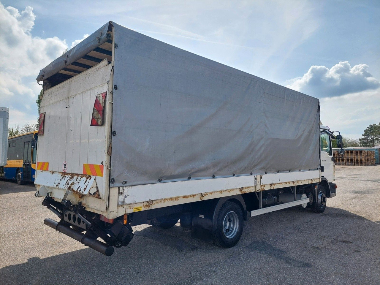 MAN TGL 8.180 4X2 BL - Pressukapelli kuorma-auto: kuva MAN TGL 8.180 4X2 BL - Pressukapelli kuorma-auto MAN TGL 8.180 4X2 BL - Pressukapelli kuorma-auto: kuva MAN TGL 8.180 4X2 BL - Pressukapelli kuorma-auto