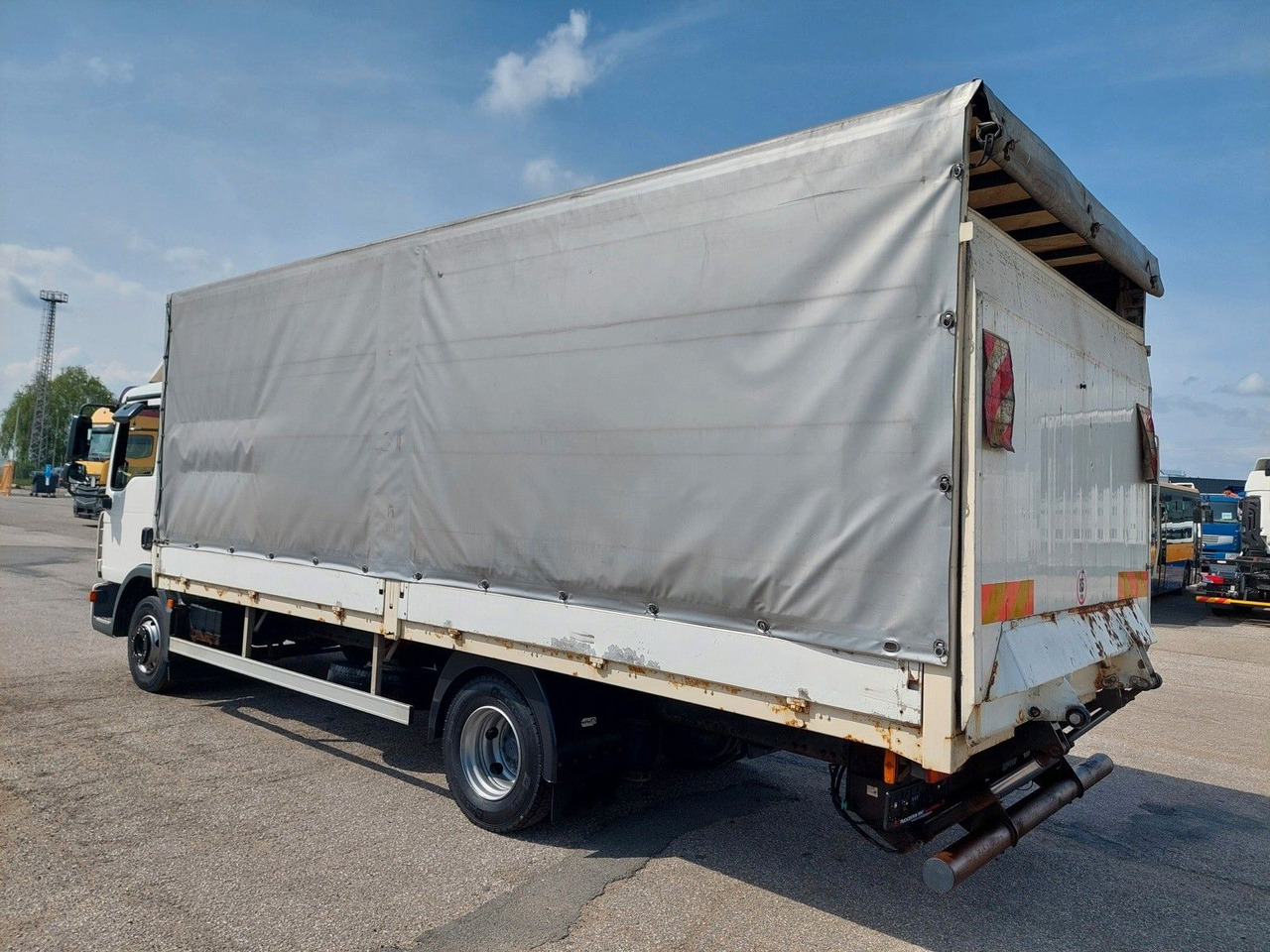 MAN TGL 8.180 4X2 BL - Pressukapelli kuorma-auto: kuva MAN TGL 8.180 4X2 BL - Pressukapelli kuorma-auto MAN TGL 8.180 4X2 BL - Pressukapelli kuorma-auto: kuva MAN TGL 8.180 4X2 BL - Pressukapelli kuorma-auto
