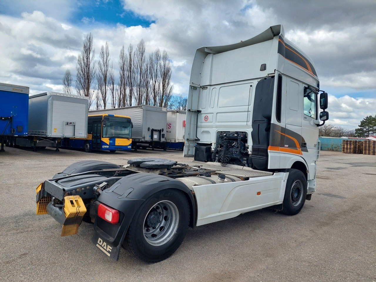 DAF XF 510 FT 4x2 - Vetopöytäauto: kuva DAF XF 510 FT 4x2 - Vetopöytäauto DAF XF 510 FT 4x2 - Vetopöytäauto: kuva DAF XF 510 FT 4x2 - Vetopöytäauto