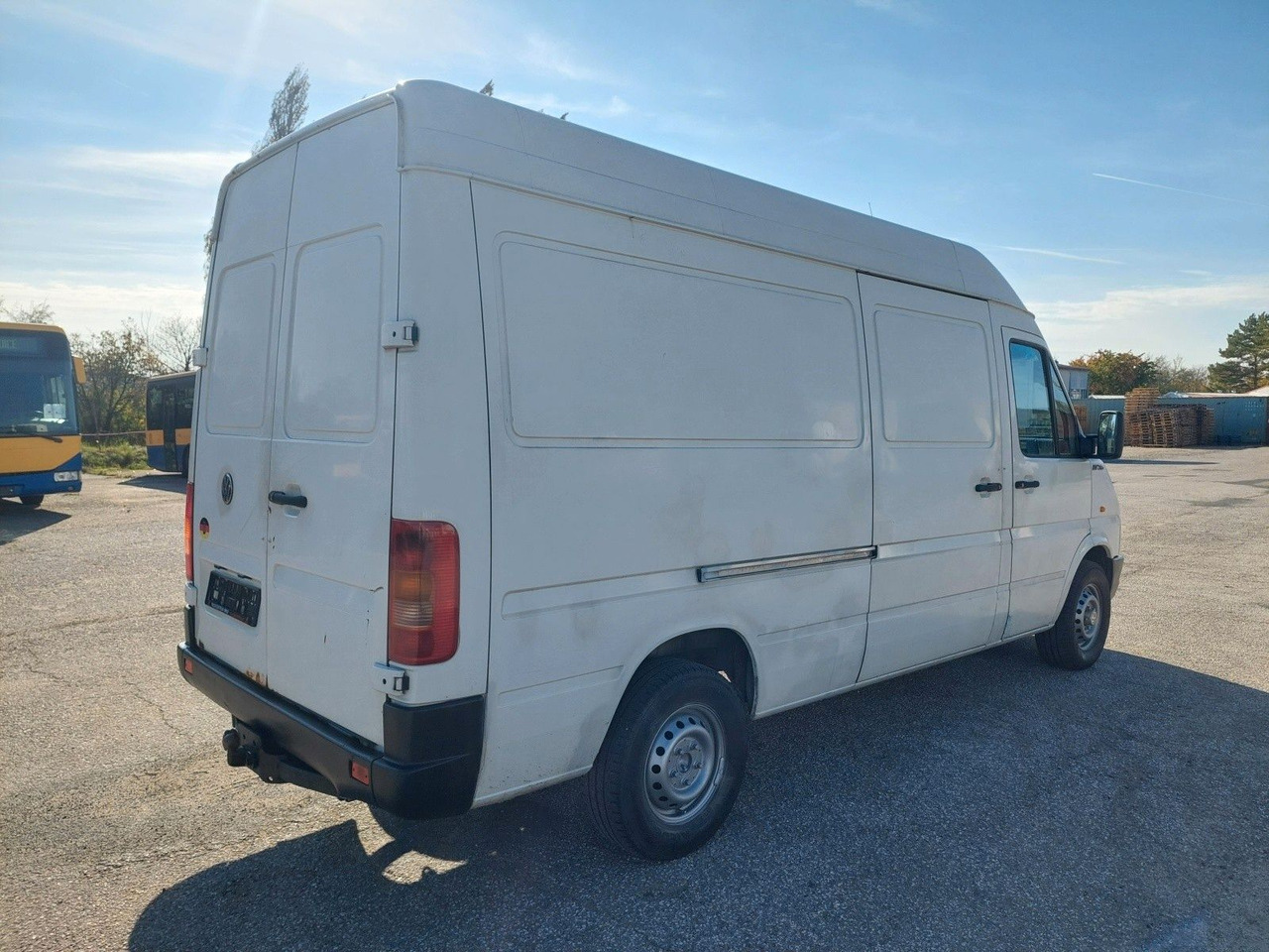 Volkswagen LT Kasten-Kombi 35 L2H2 Hochraum - Jakeluauto: kuva Volkswagen LT Kasten-Kombi 35 L2H2 Hochraum - Jakeluauto Volkswagen LT Kasten-Kombi 35 L2H2 Hochraum - Jakeluauto: kuva Volkswagen LT Kasten-Kombi 35 L2H2 Hochraum - Jakeluauto