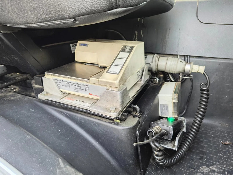 Säiliöauto kuljetusta varten polttoaine Scania P280 13000L FUEL/CARBURANT TANK - 4 COMP: kuva Säiliöauto kuljetusta varten polttoaine Scania P280 13000L FUEL/CARBURANT TANK - 4 COMP