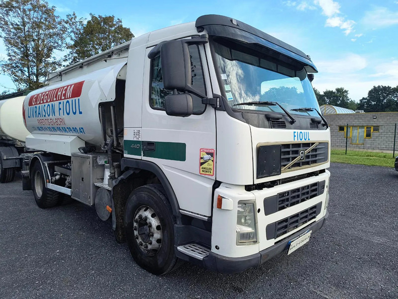Volvo FM 440 13000L FUEL / CARBURANT - 4 COMP - Säiliöauto: kuva Volvo FM 440 13000L FUEL / CARBURANT - 4 COMP - Säiliöauto Volvo FM 440 13000L FUEL / CARBURANT - 4 COMP - Säiliöauto: kuva Volvo FM 440 13000L FUEL / CARBURANT - 4 COMP - Säiliöauto