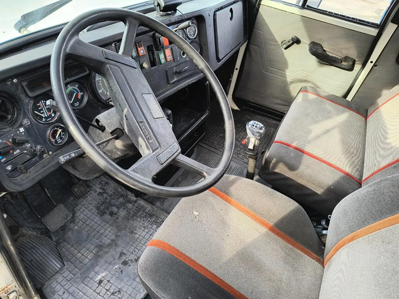 Interior photo 1: Leasing Volvo NL12 420 6x4 CRANE 60T/M - VIDEOS AVAILABLE Volvo NL12 420 6x4 CRANE 60T/M - VIDEOS AVAILABLE Interior photo 1: Leasing Volvo NL12 420 6x4 CRANE 60T/M - VIDEOS AVAILABLE Volvo NL12 420 6x4 CRANE 60T/M - VIDEOS AVAILABLE