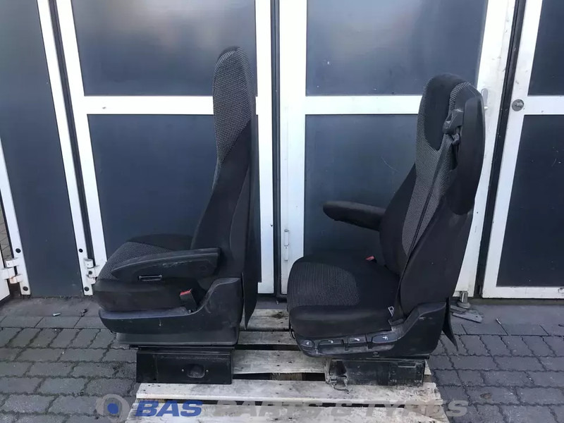 DAF XF106 Stoelen set DAF 1844320 - Istuin - Kuorma-auto: kuva DAF XF106 Stoelen set DAF 1844320 - Istuin - Kuorma-auto DAF XF106 Stoelen set DAF 1844320 - Istuin - Kuorma-auto: kuva DAF XF106 Stoelen set DAF 1844320 - Istuin - Kuorma-auto