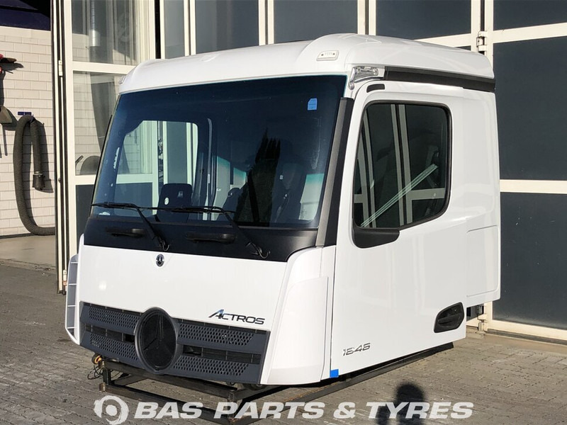 Mercedes-Benz Actros MP5 Mercedes ClassicSpace M-cab L1EH1 A 000 600 01 01 - Ohjaamo ja sisustus - Kuorma-auto: kuva Mercedes-Benz Actros MP5 Mercedes ClassicSpace M-cab L1EH1 A 000 600 01 01 - Ohjaamo ja sisustus - Kuorma-auto Mercedes-Benz Actros MP5 Mercedes ClassicSpace M-cab L1EH1 A 000 600 01 01 - Ohjaamo ja sisustus - Kuorma-auto: kuva Mercedes-Benz Actros MP5 Mercedes ClassicSpace M-cab L1EH1 A 000 600 01 01 - Ohjaamo ja sisustus - Kuorma-auto